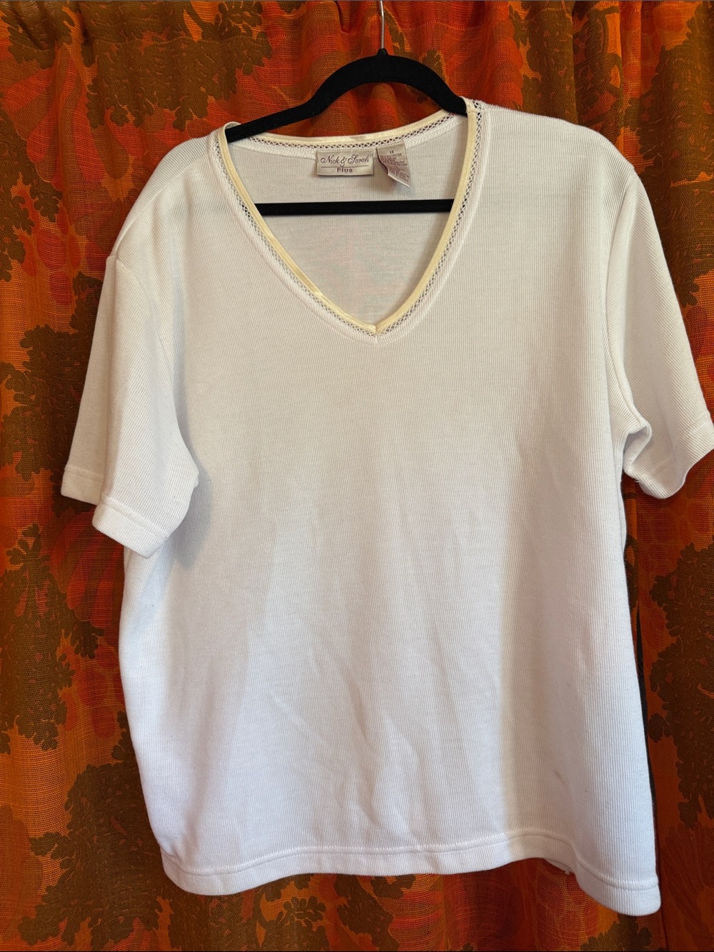Vintage White V-Neck Short Sleeve Tee with Cream Trim